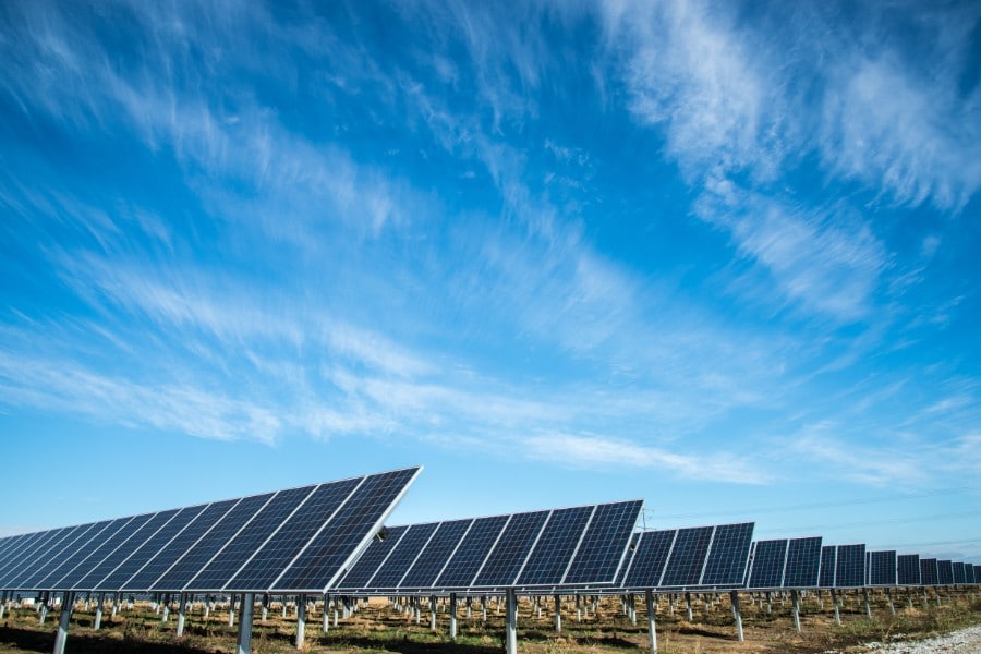 Solaranlagen auf einem Feld